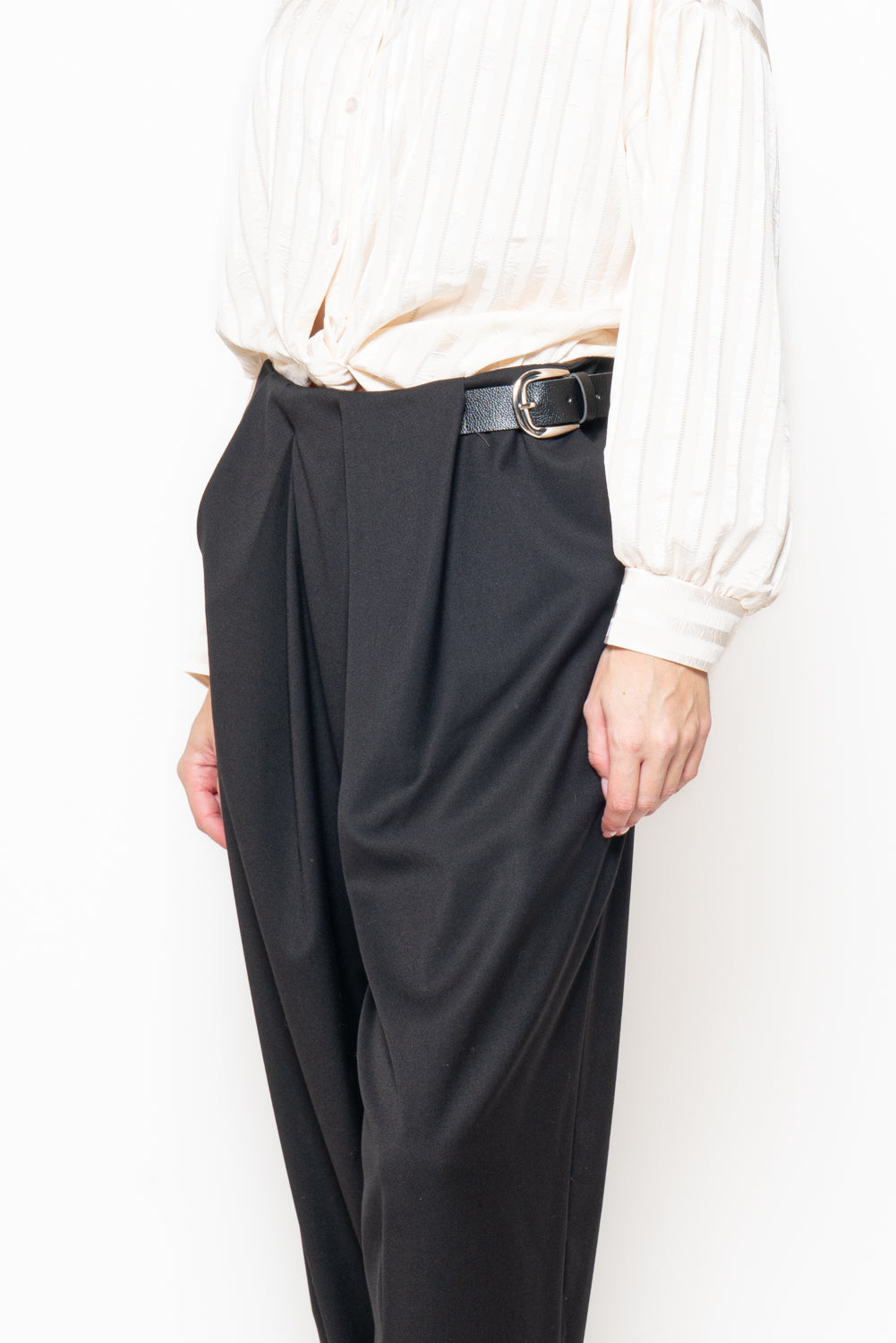 Pantalone carrot con cintura