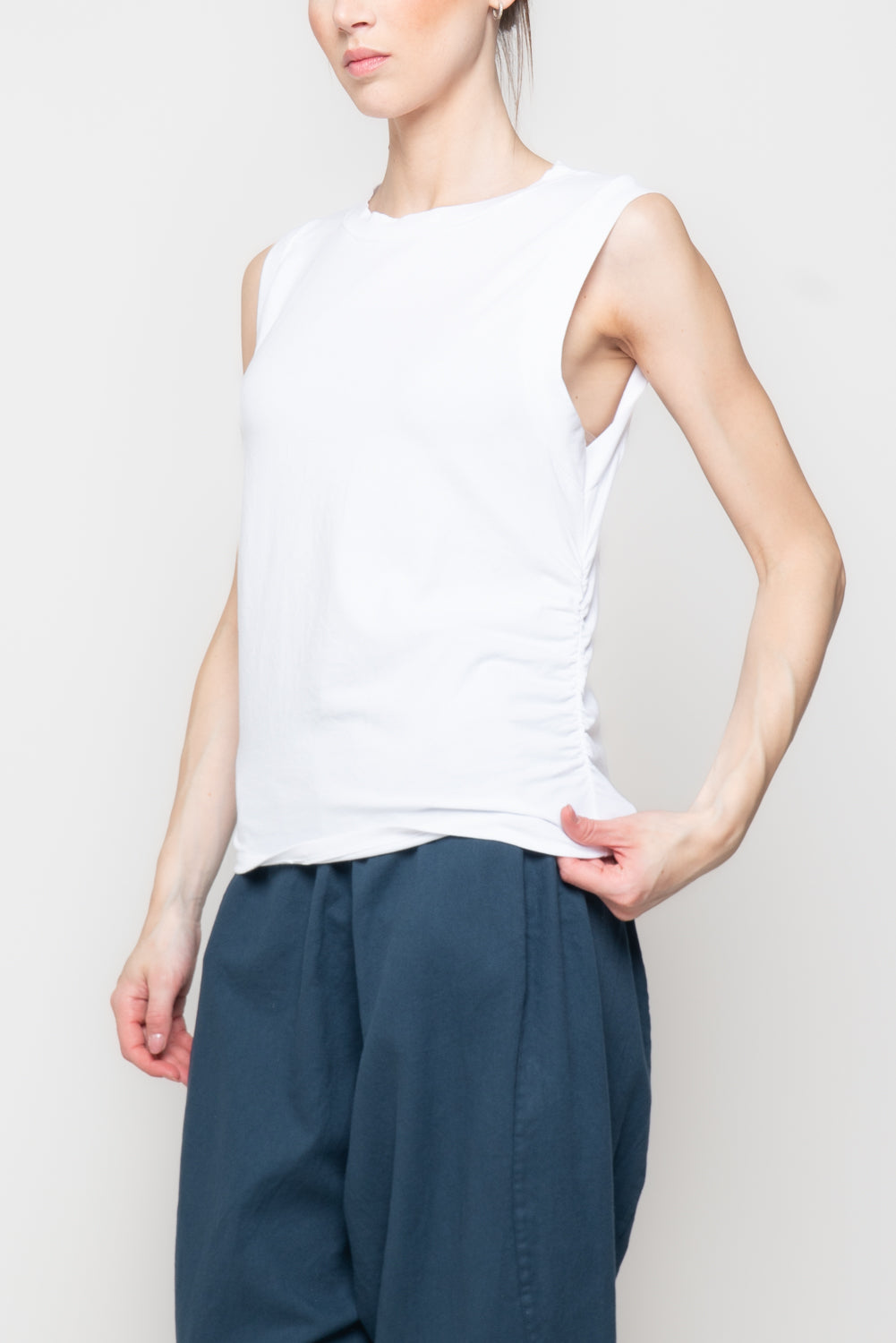 T-shirt smanicata rappresa