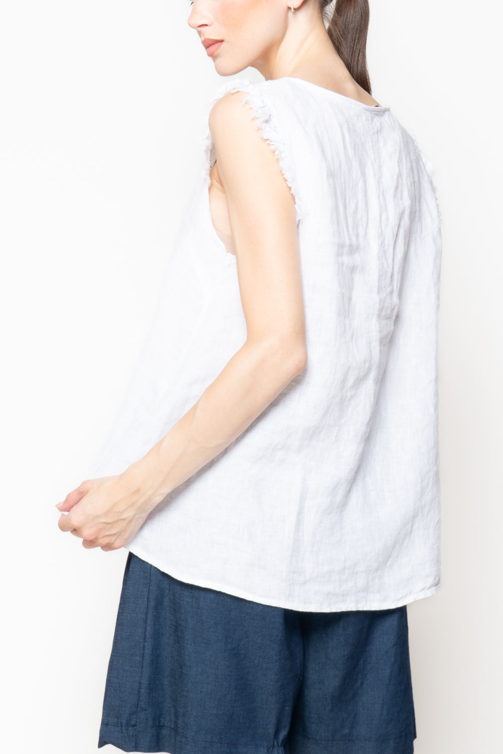 Top in lino con bugia