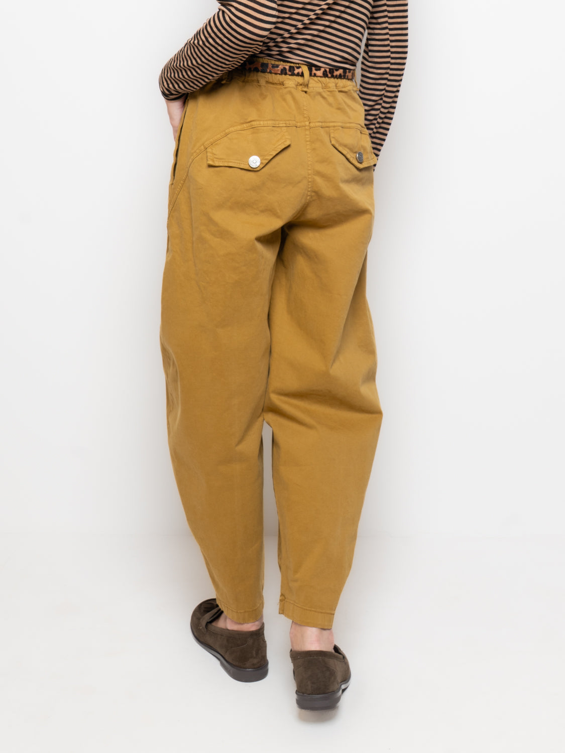 Pantalone cargo con cintura in fantasia animalier