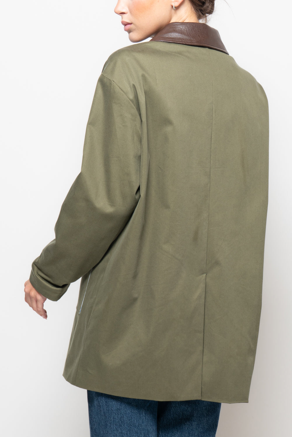 Cappotto con colletto in ecopelle