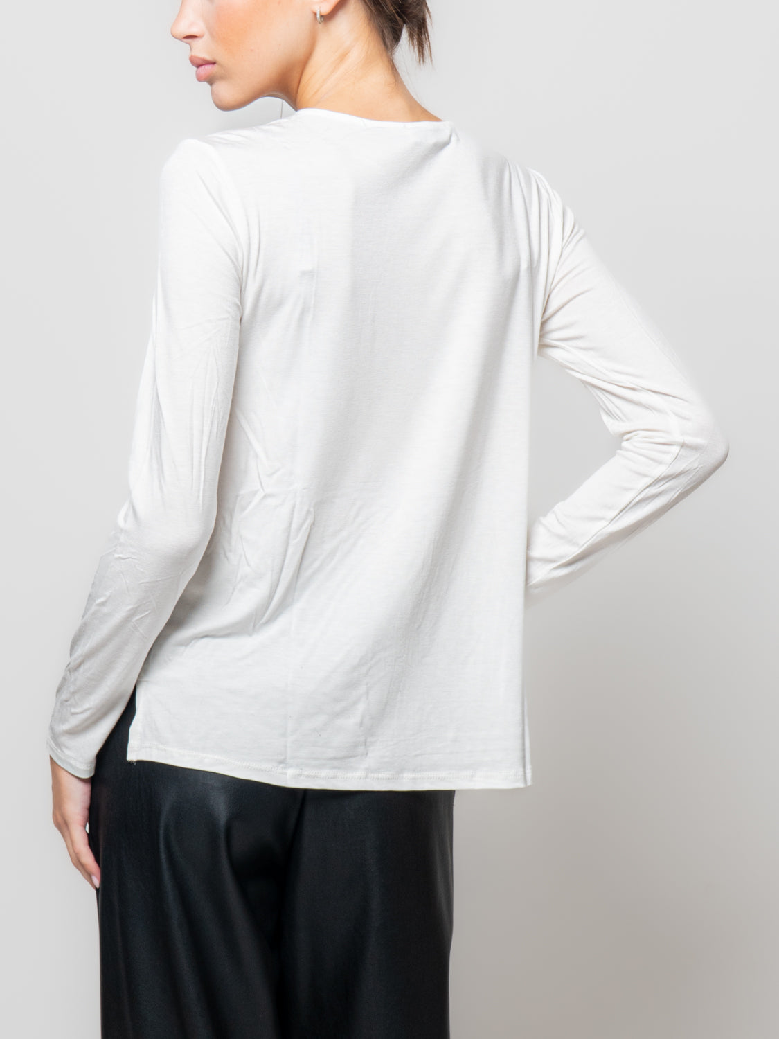 T shirt in viscosa con spacchi