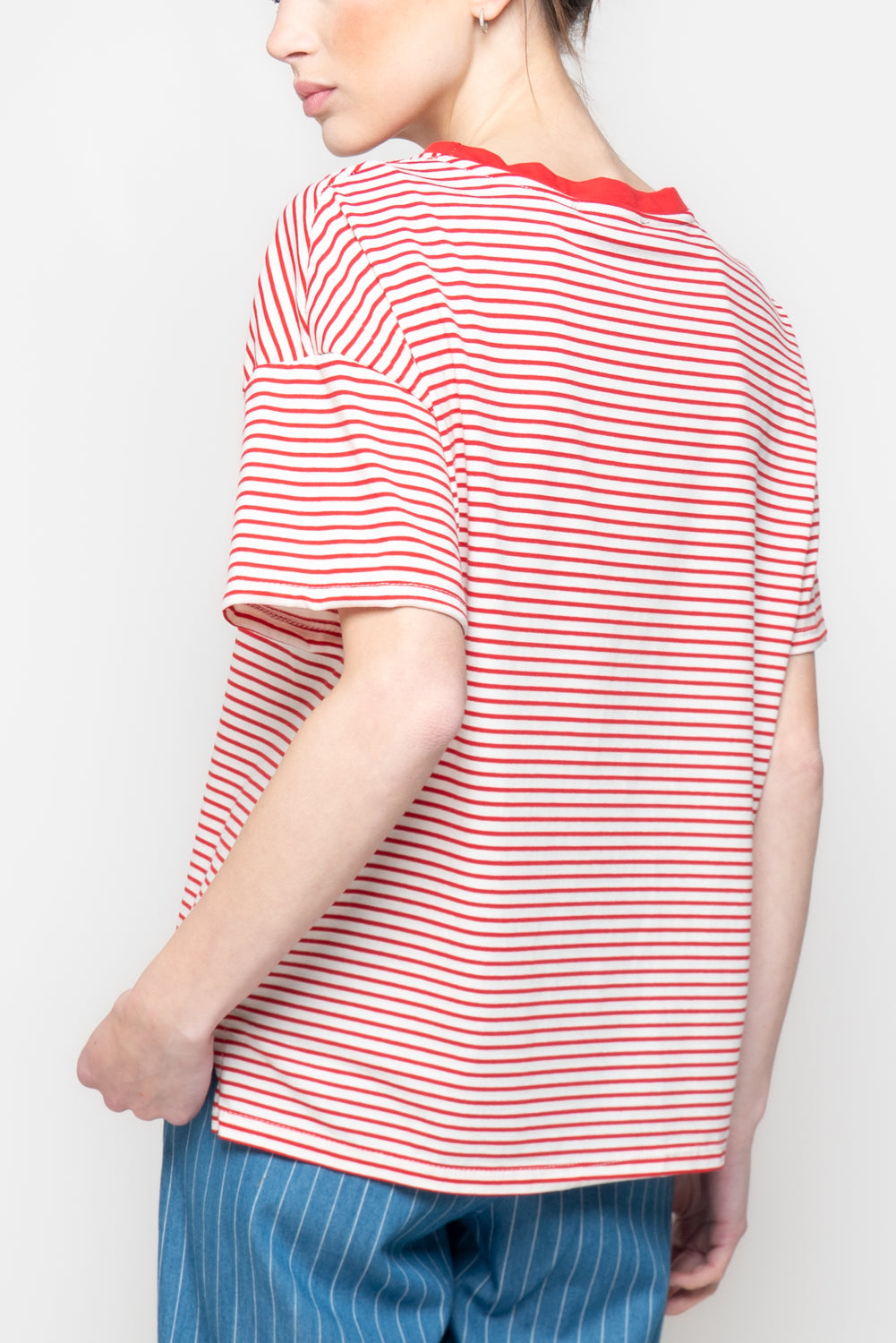 T-shirt a righe con profilo