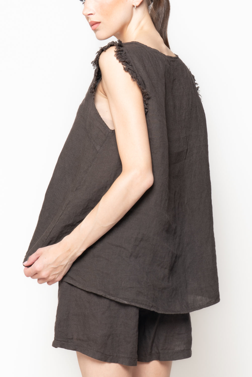 Top in lino con bugia