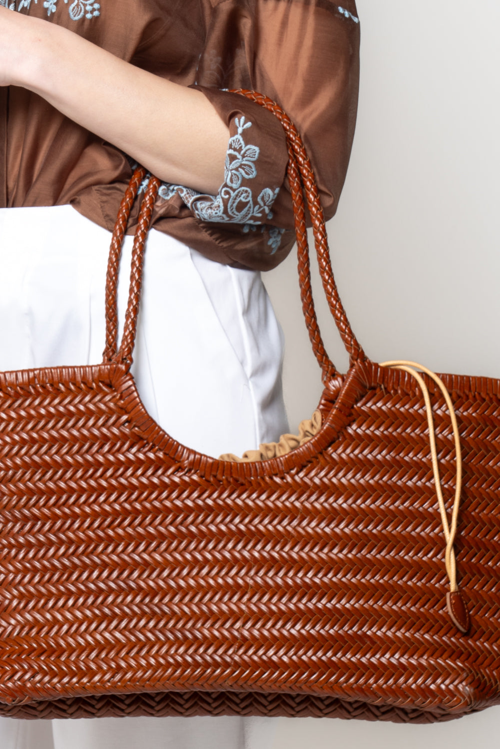 Borsa intrecciata in pelle