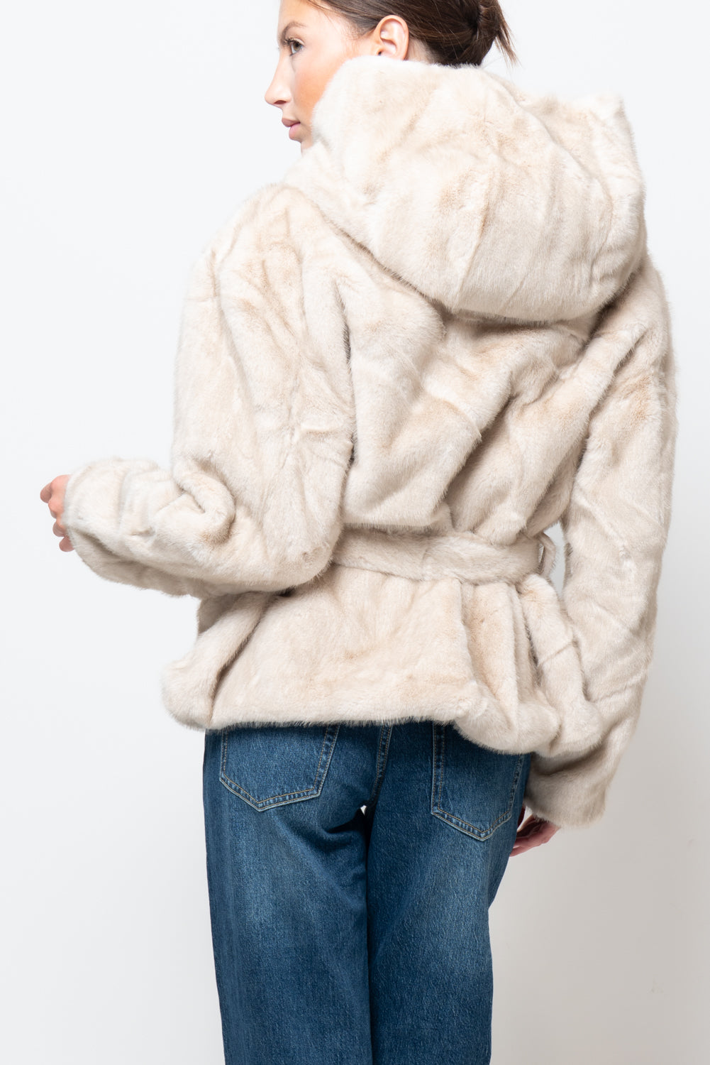 Pelliccia con cappuccio