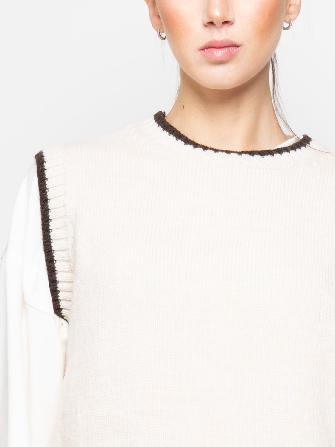 Gilet in maglia con profili a contrasto