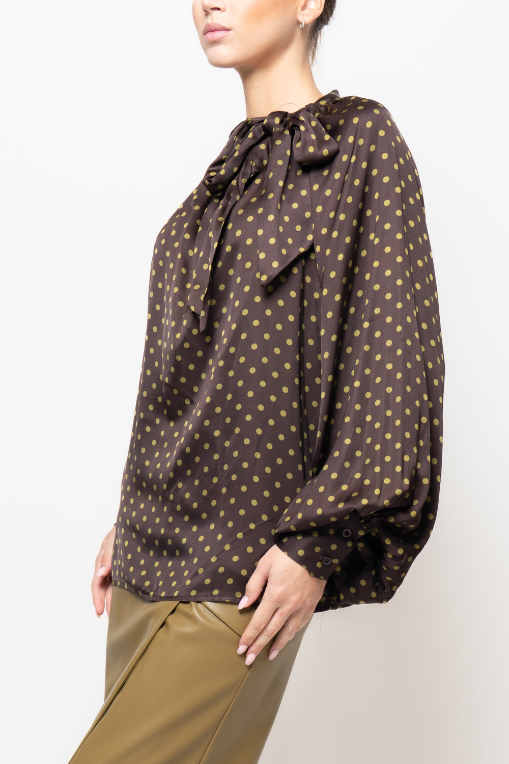 Blusa con fiocco a pois