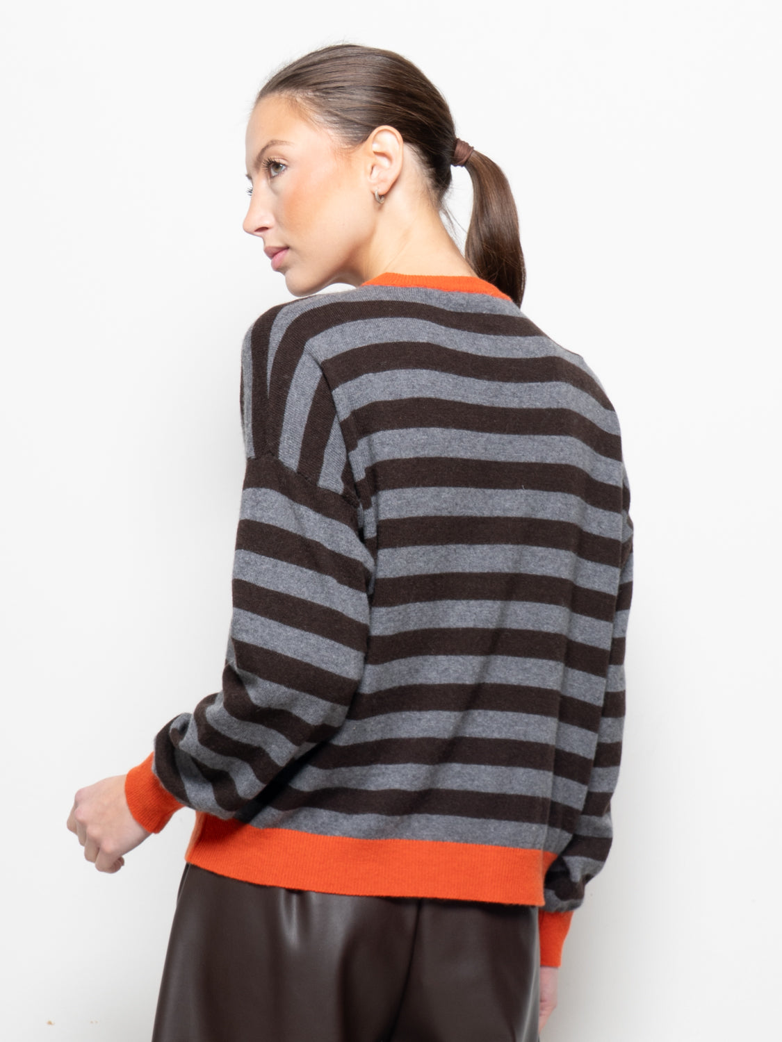 Maglia misto cachemire con profilo a contrasto