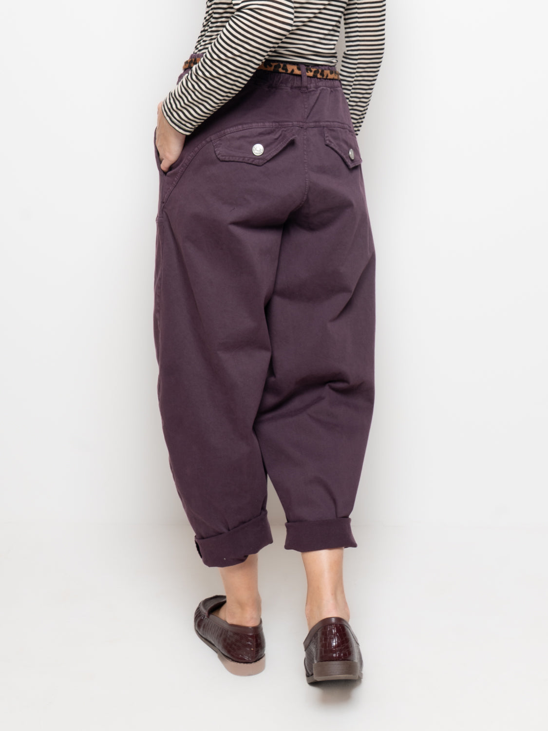 Pantalone cargo con cintura in fantasia animalier