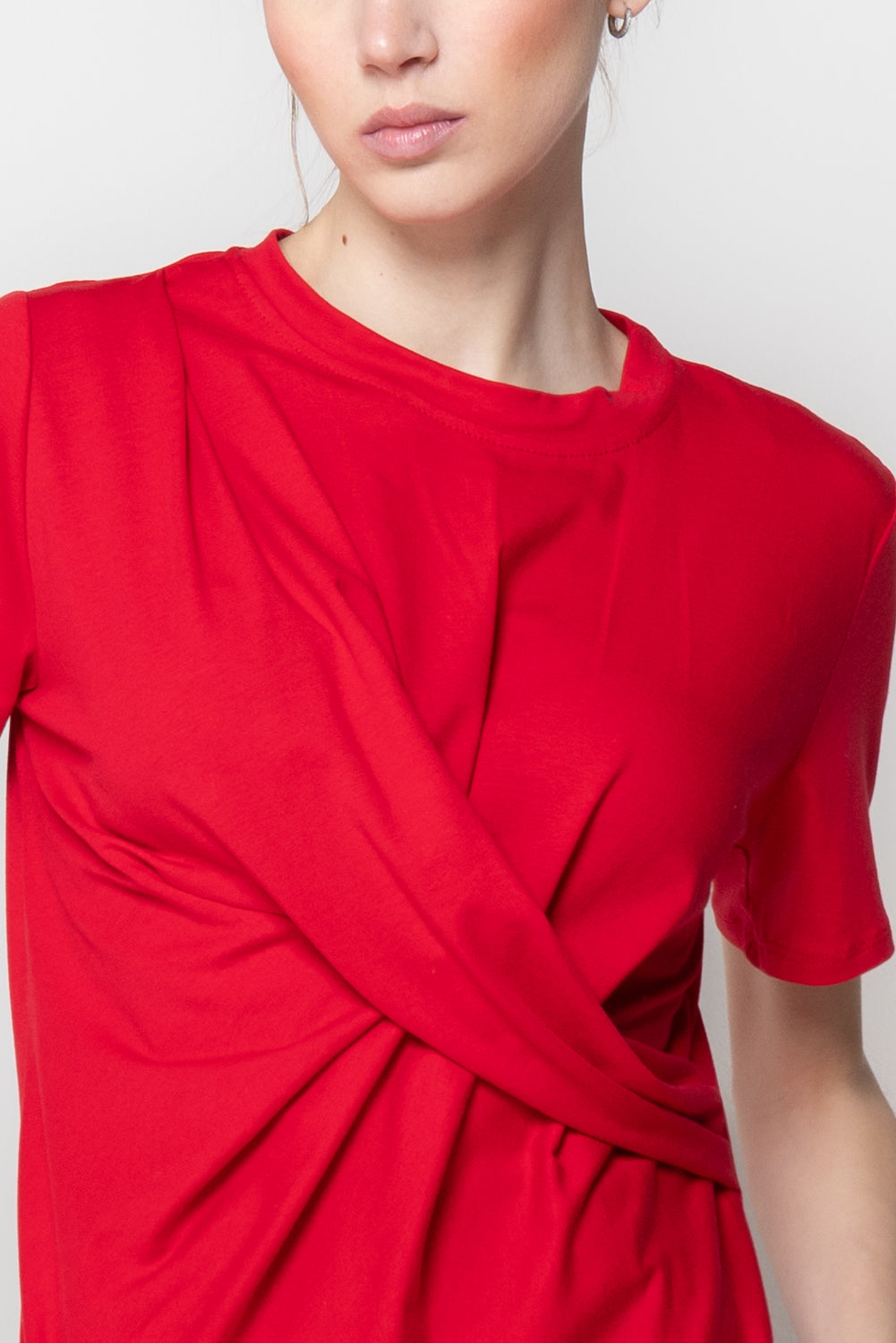 T-shirt con drappeggio