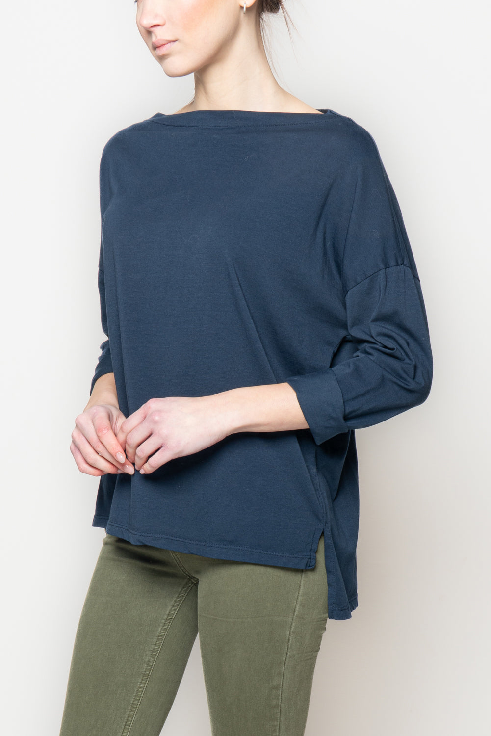 T shirt a manica lunga con scollo a barca