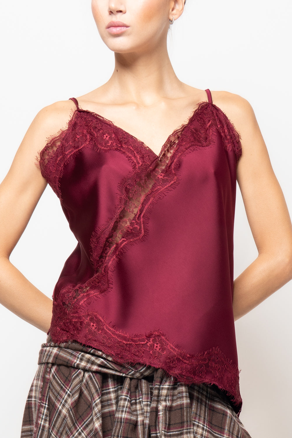 Top in satin con intarsi in pizzo