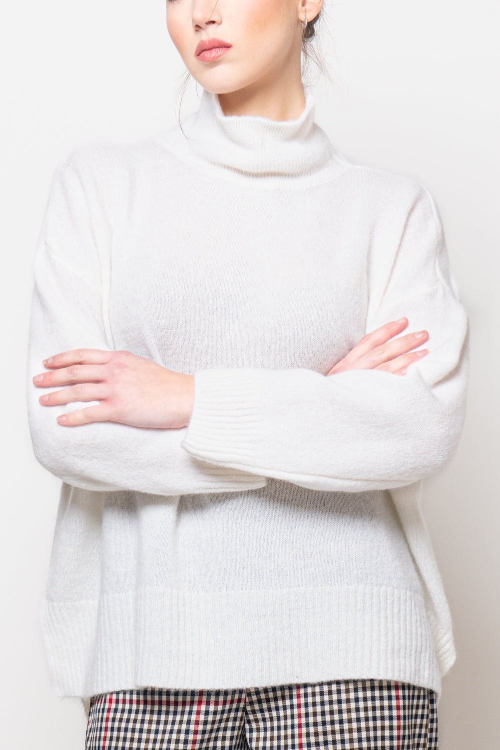 Maglia ampia con collo a cratere