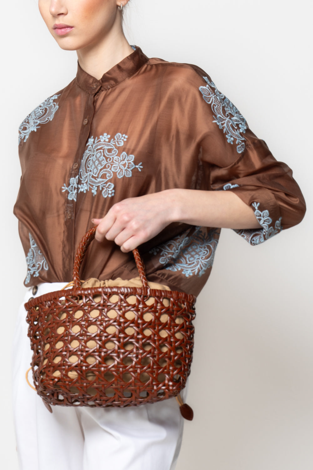 Borsa traforata in pelle