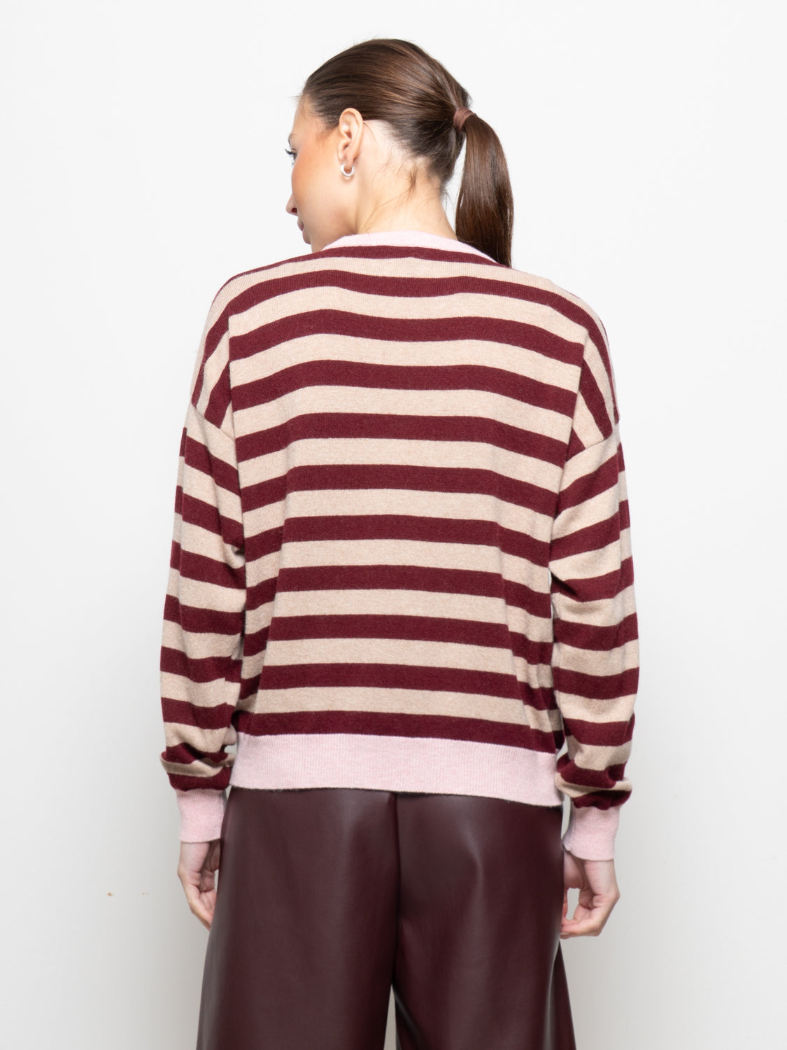 Maglia misto cachemire con profilo a contrasto
