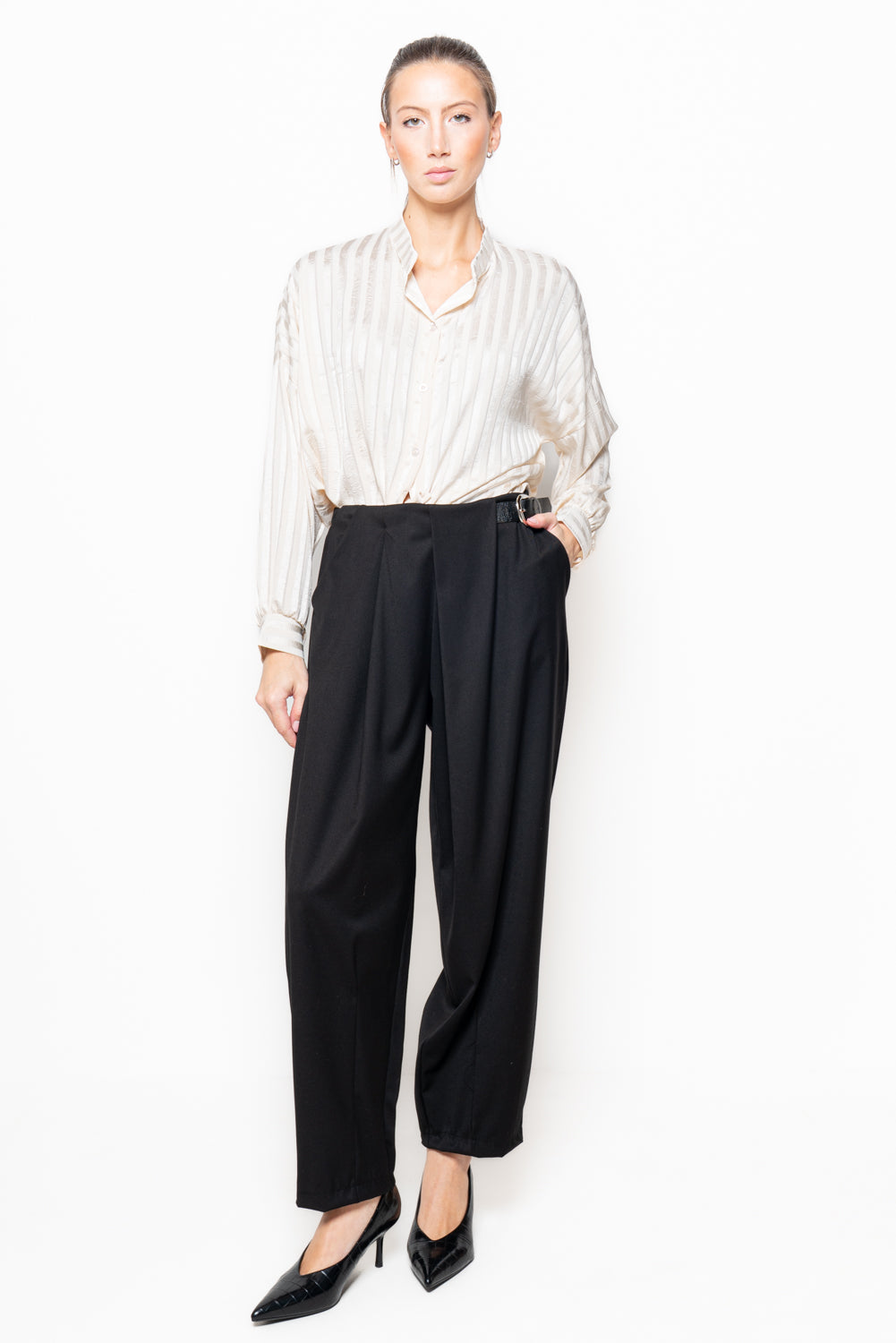 Pantalone carrot con cintura