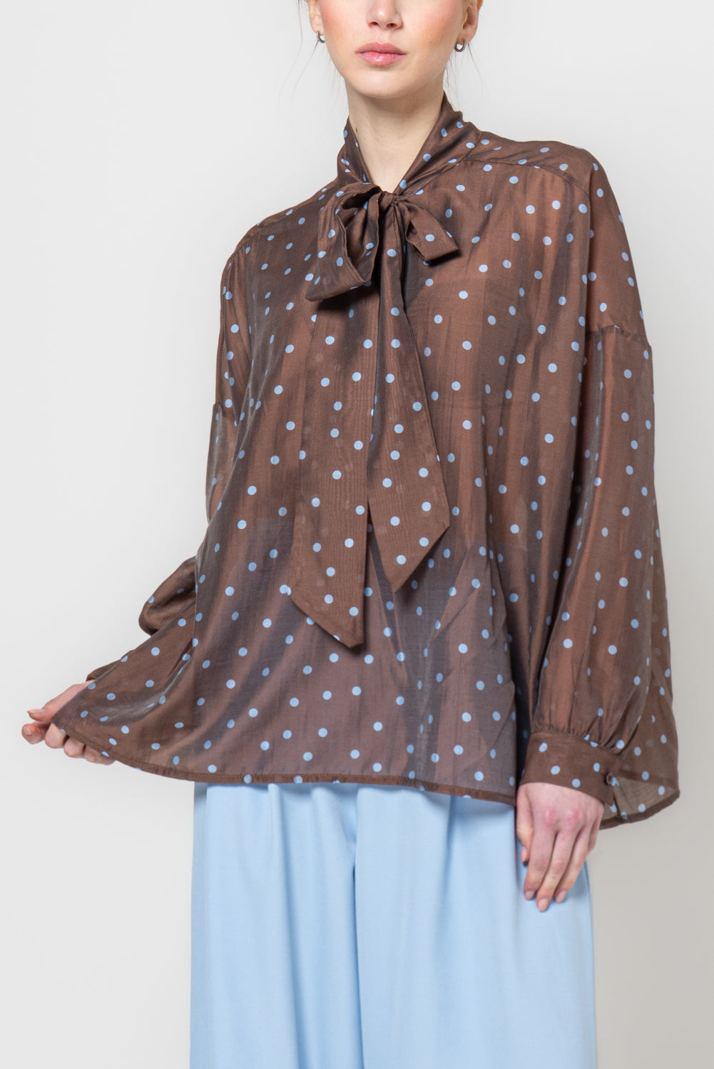 Camicia a pois con fiocco