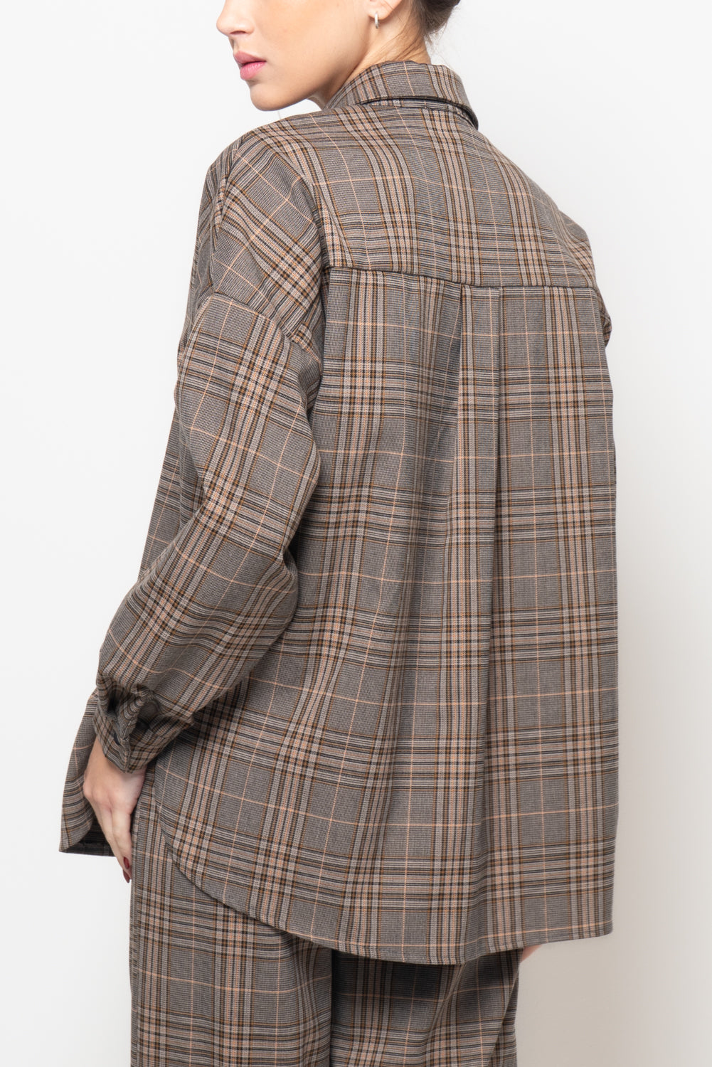 Camicia over a quadri