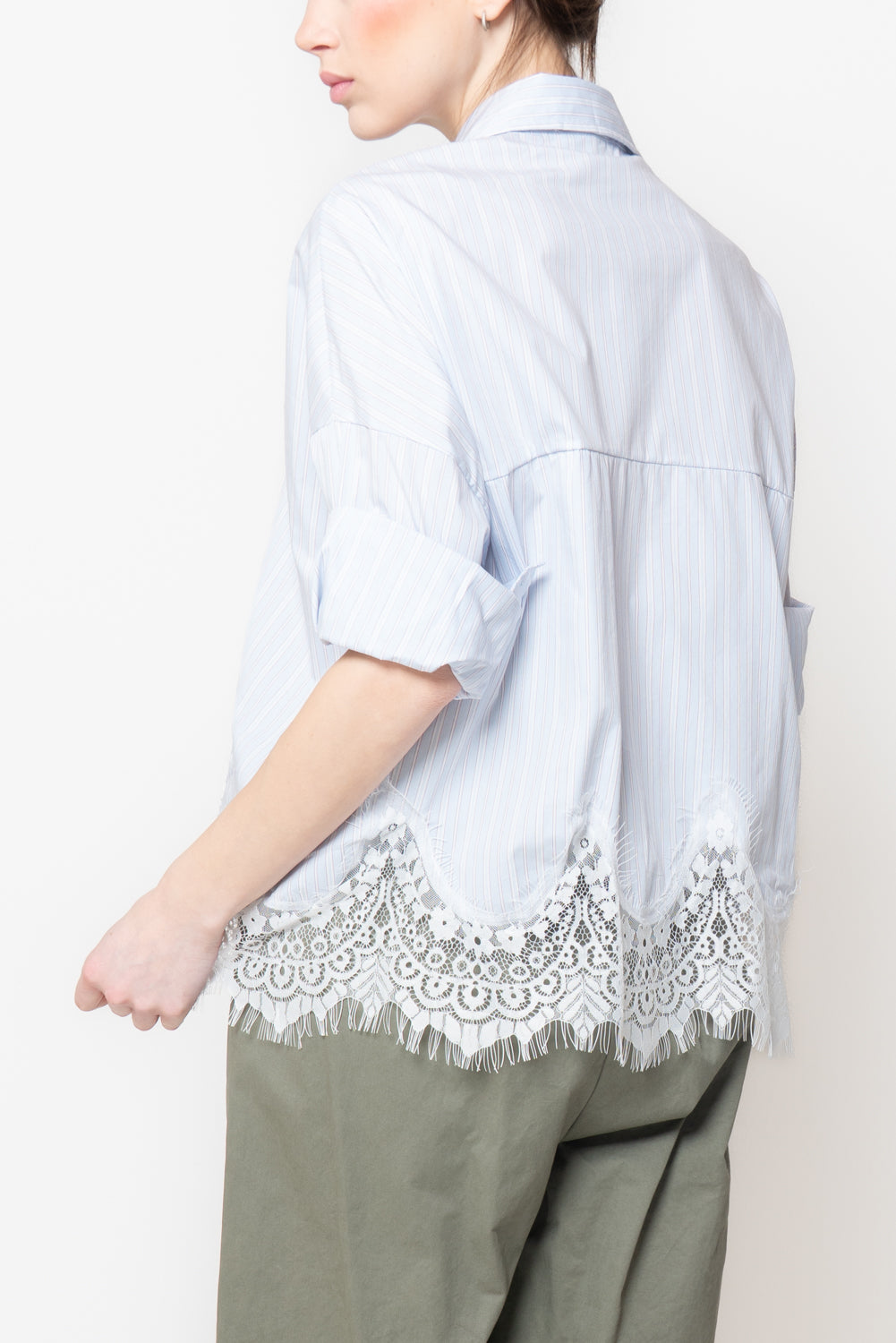 Camicia a Righe con Bordo in Pizzo