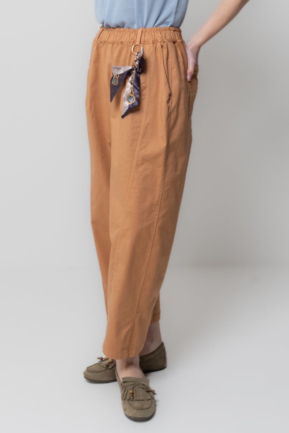 Pantalone a Carota con Foulard