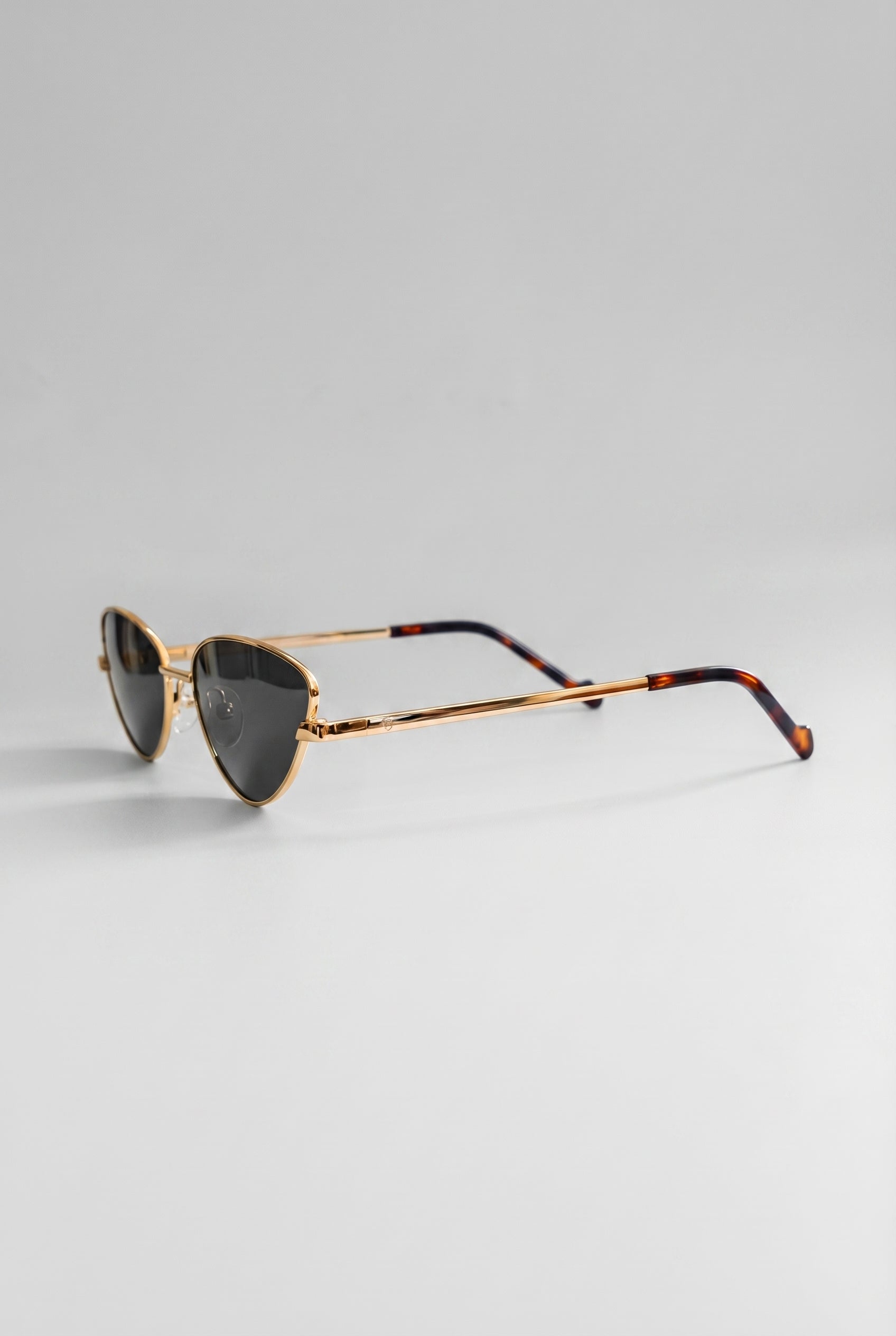 Occhiali da sole gold triangolari