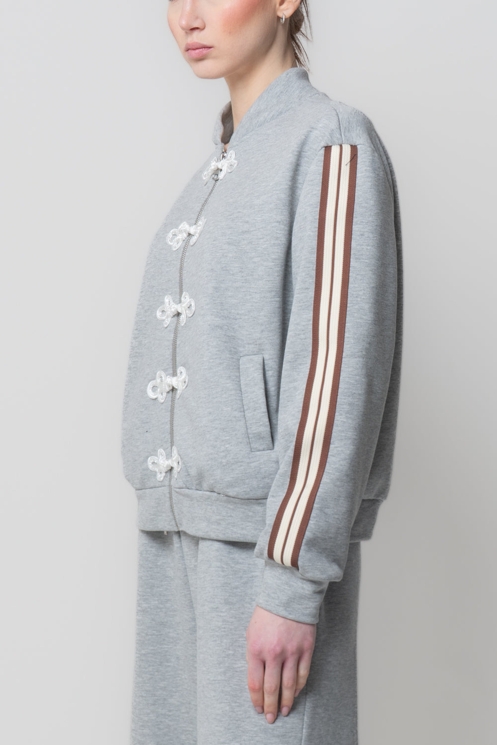 Felpa mandarin con alamari