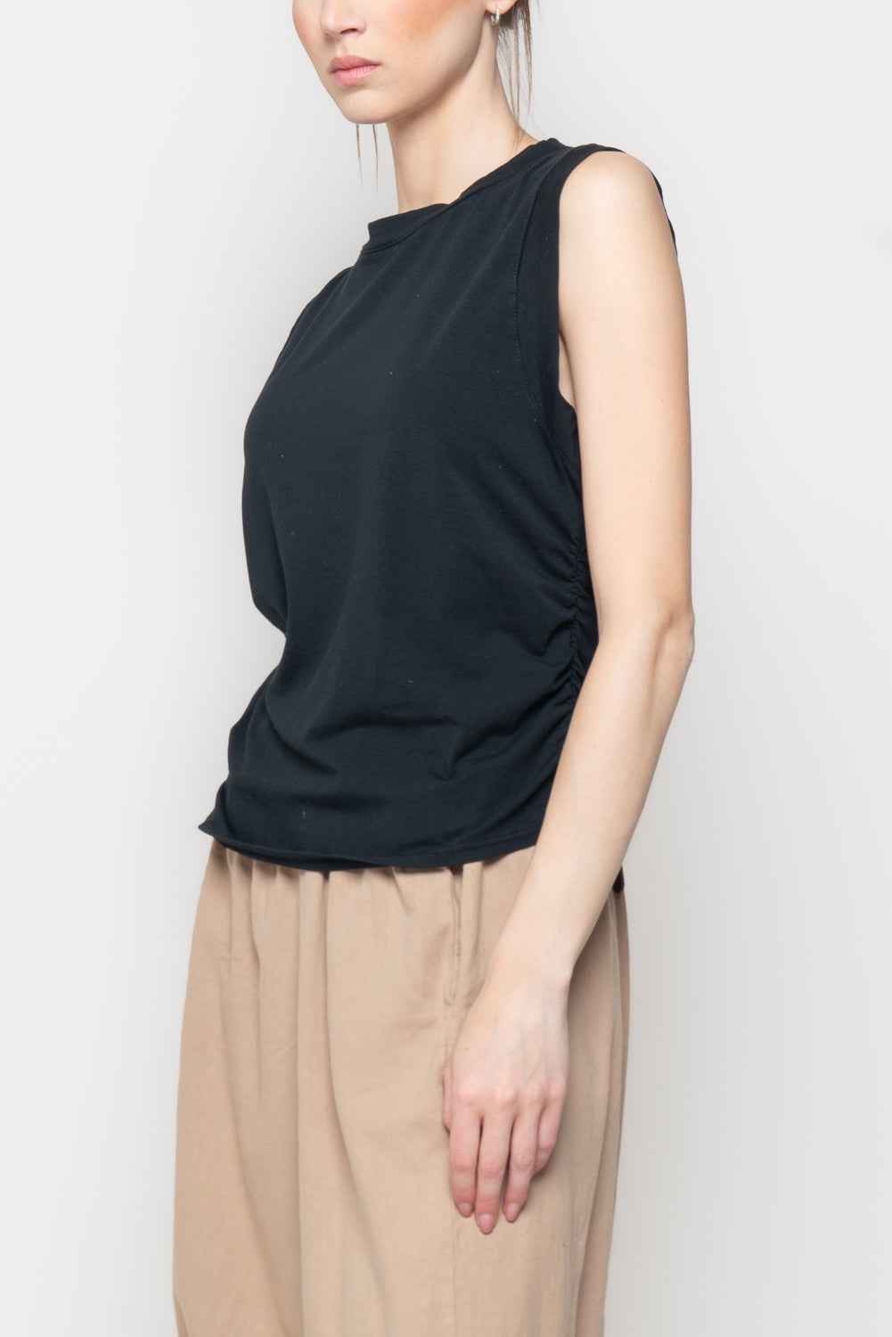 T-shirt smanicata rappresa