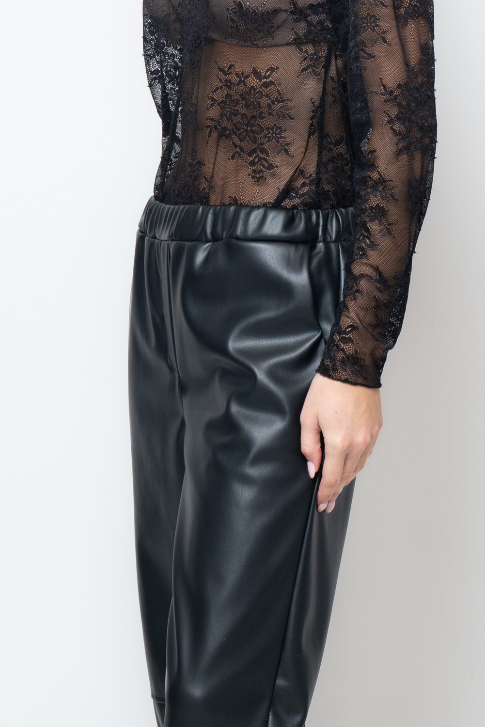 Pantalone baggy in similpelle