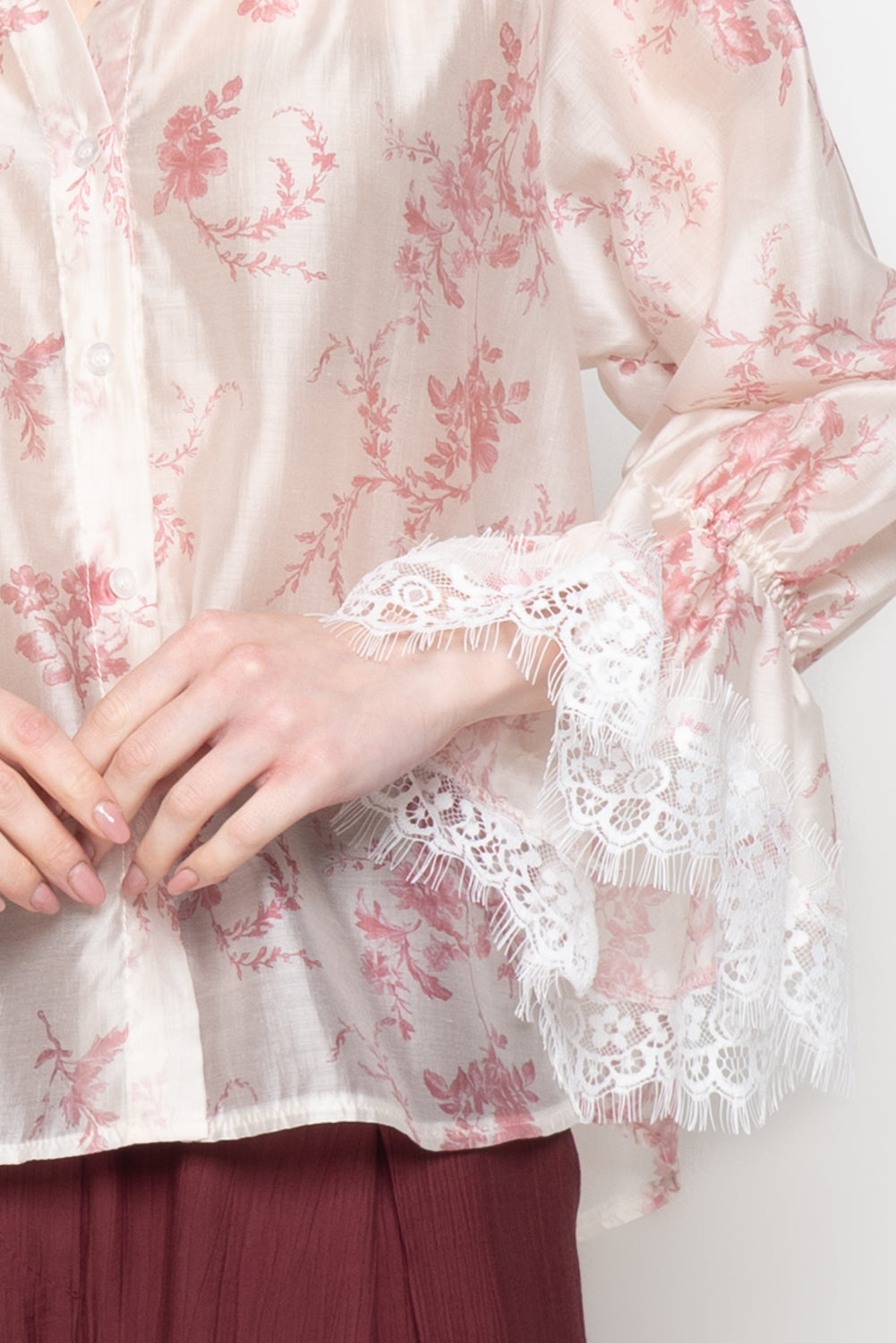 Camicia in fantasia con dettagli in pizzo