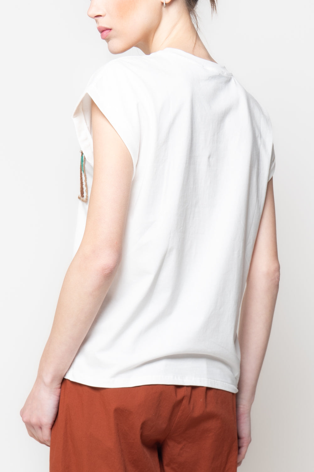 T- Shirt con Taschino e Ricamo