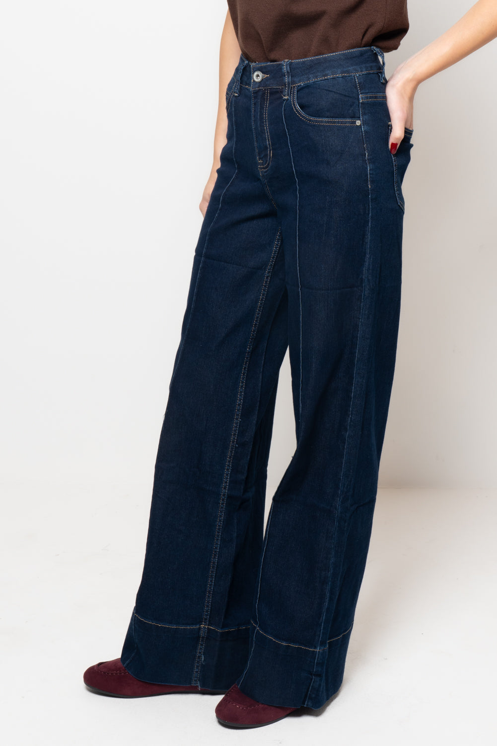 Jeans wide con cucito frontale