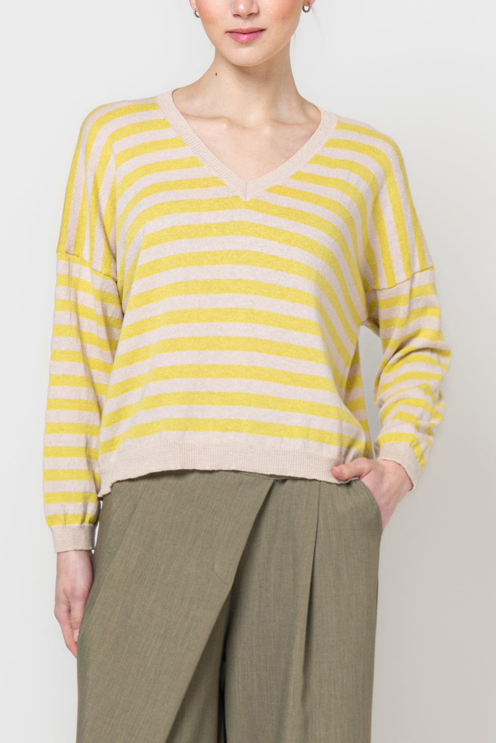 Maglia a righe con scollo a v