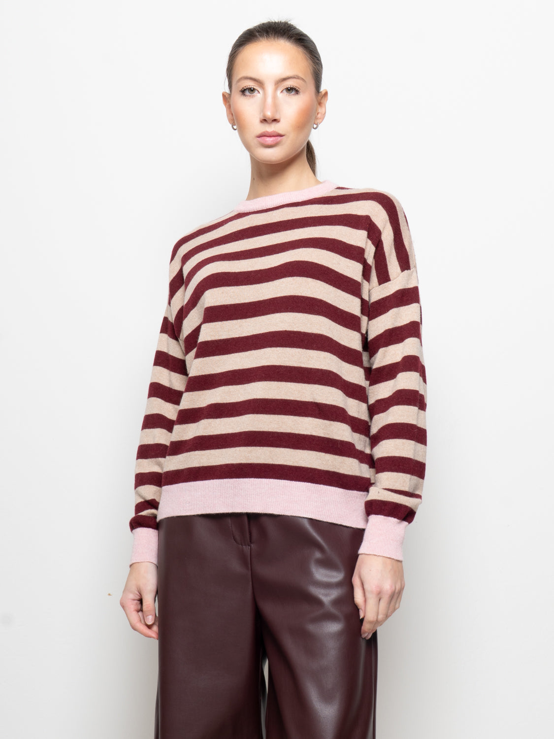 Maglia misto cachemire con profilo a contrasto