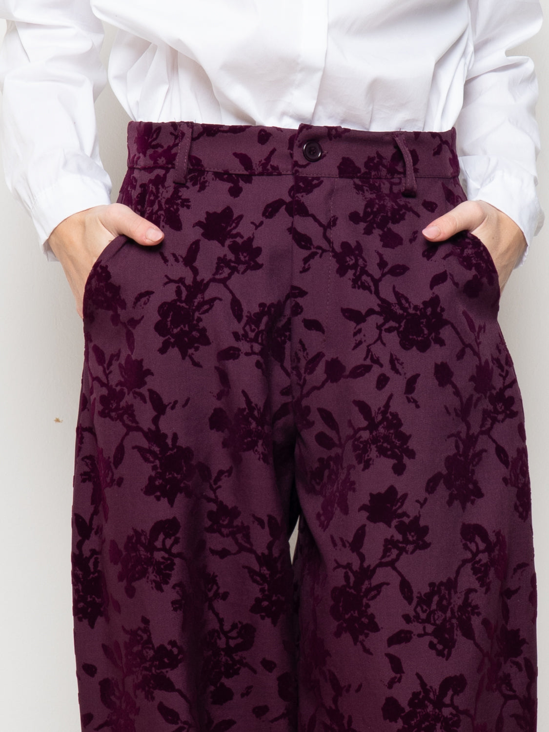 Pantalone in tessuto floreale devoré