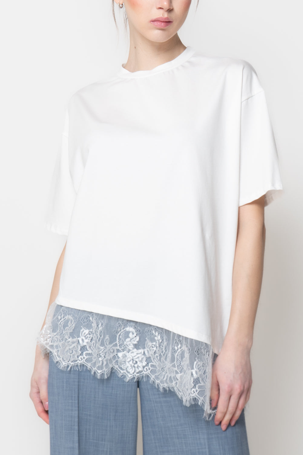 T-shirt con Fondo Asimmetrico in Pizzo