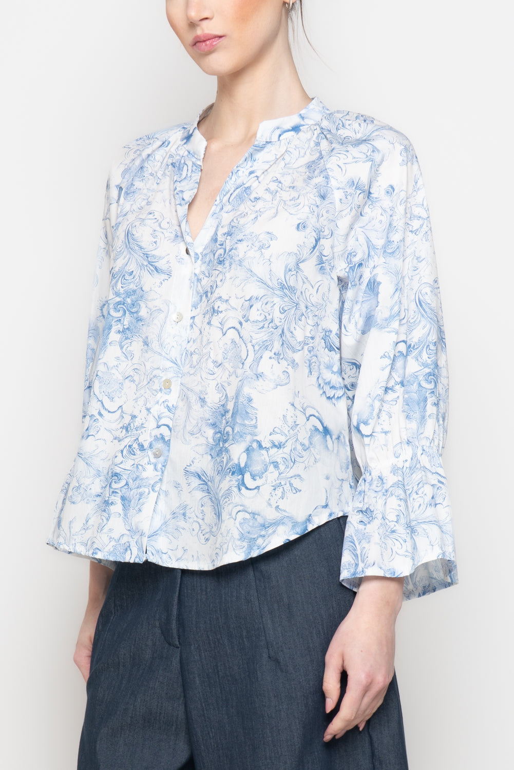 Camicia con manica svasata fantasia