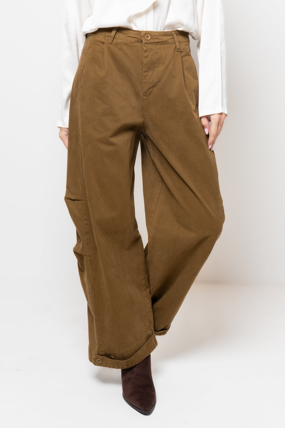 Barrel con bottone alla caviglia