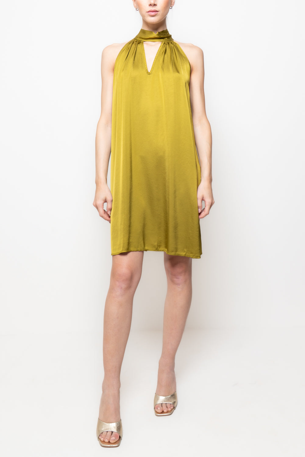 Abito in Satin con Scollo all'Americana corto