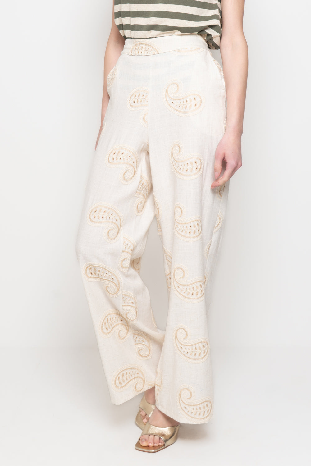 Pantaloni a palazzo con ricami