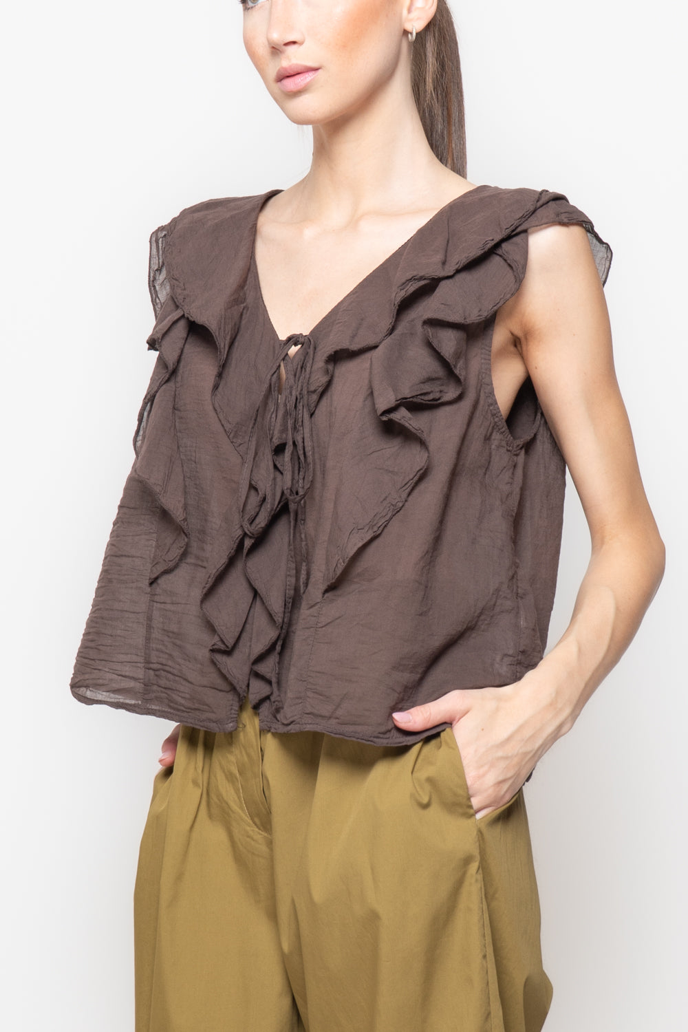 Blusa Leggera con Scollo a V e Volant