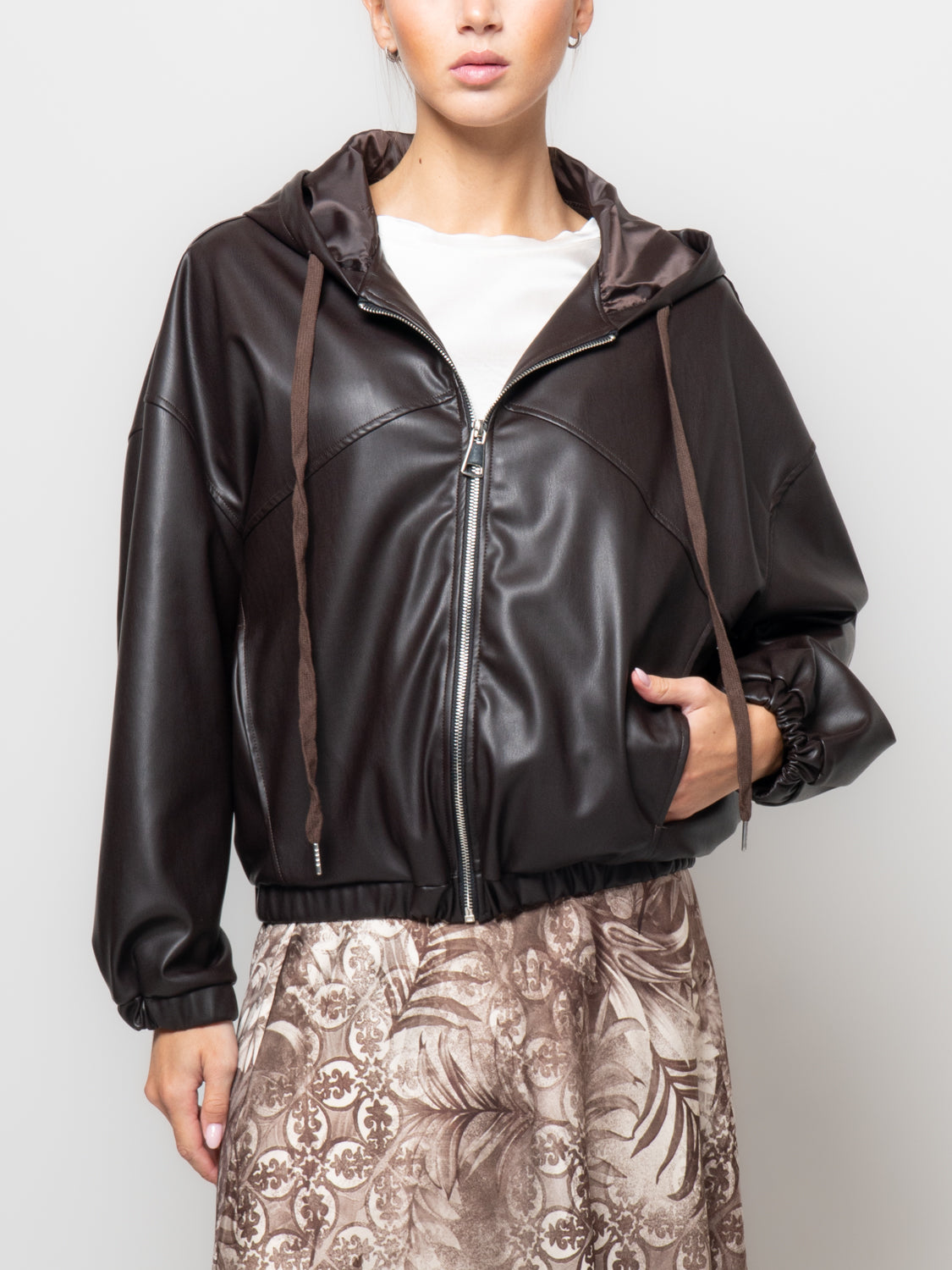 Bomber effetto pelle con cappuccio