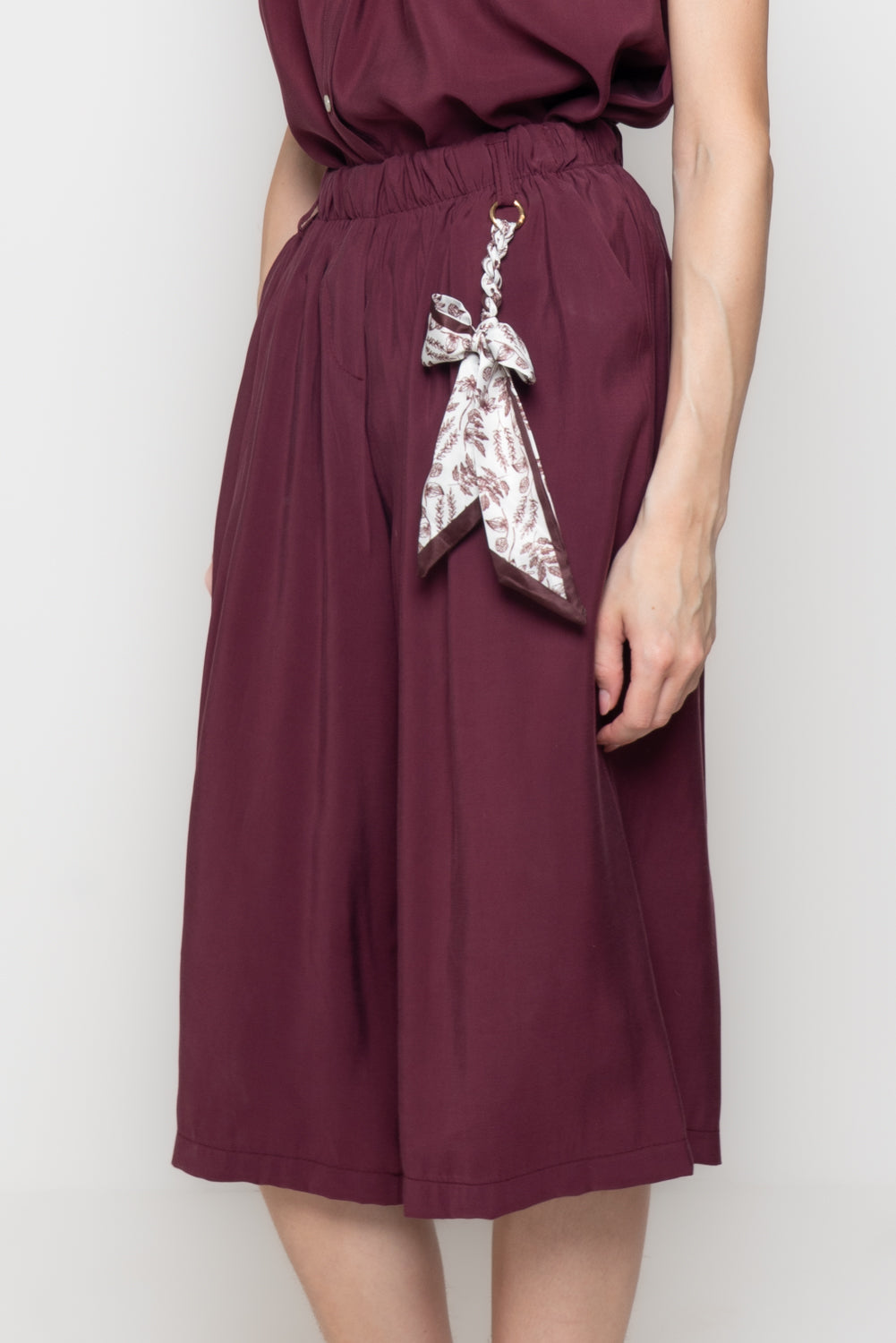 Bermuda Fluido con Foulard