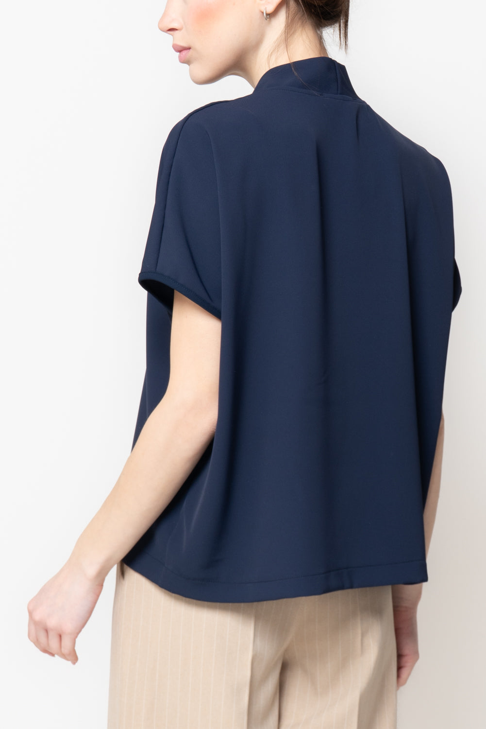 Top Minimal con Scollo a V