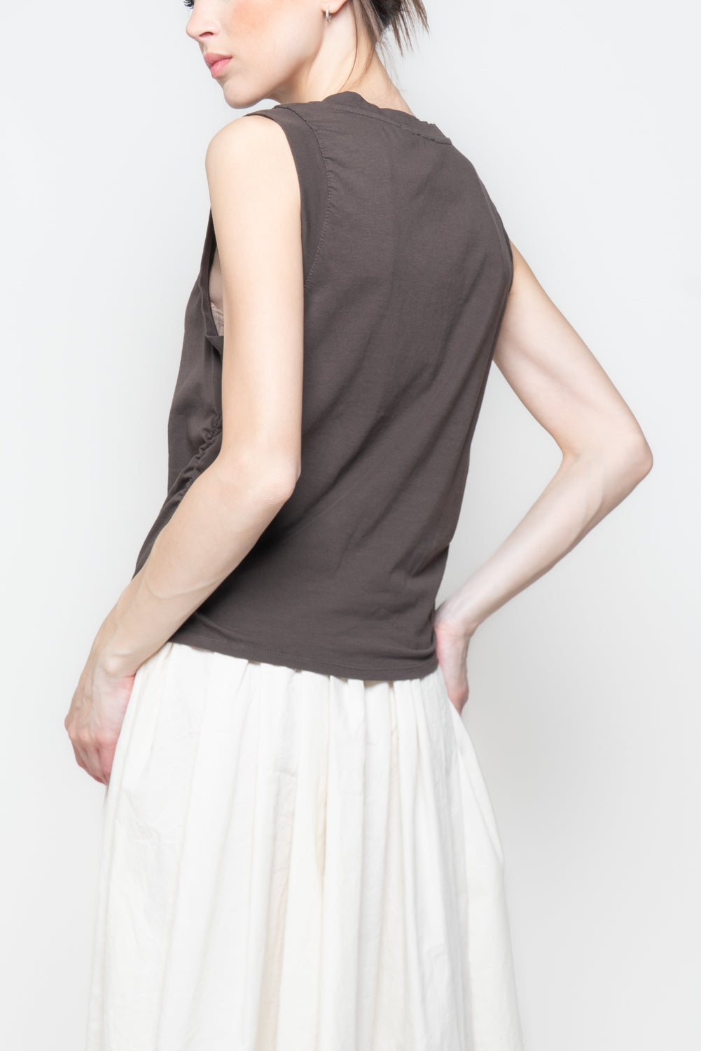 T-shirt smanicata rappresa
