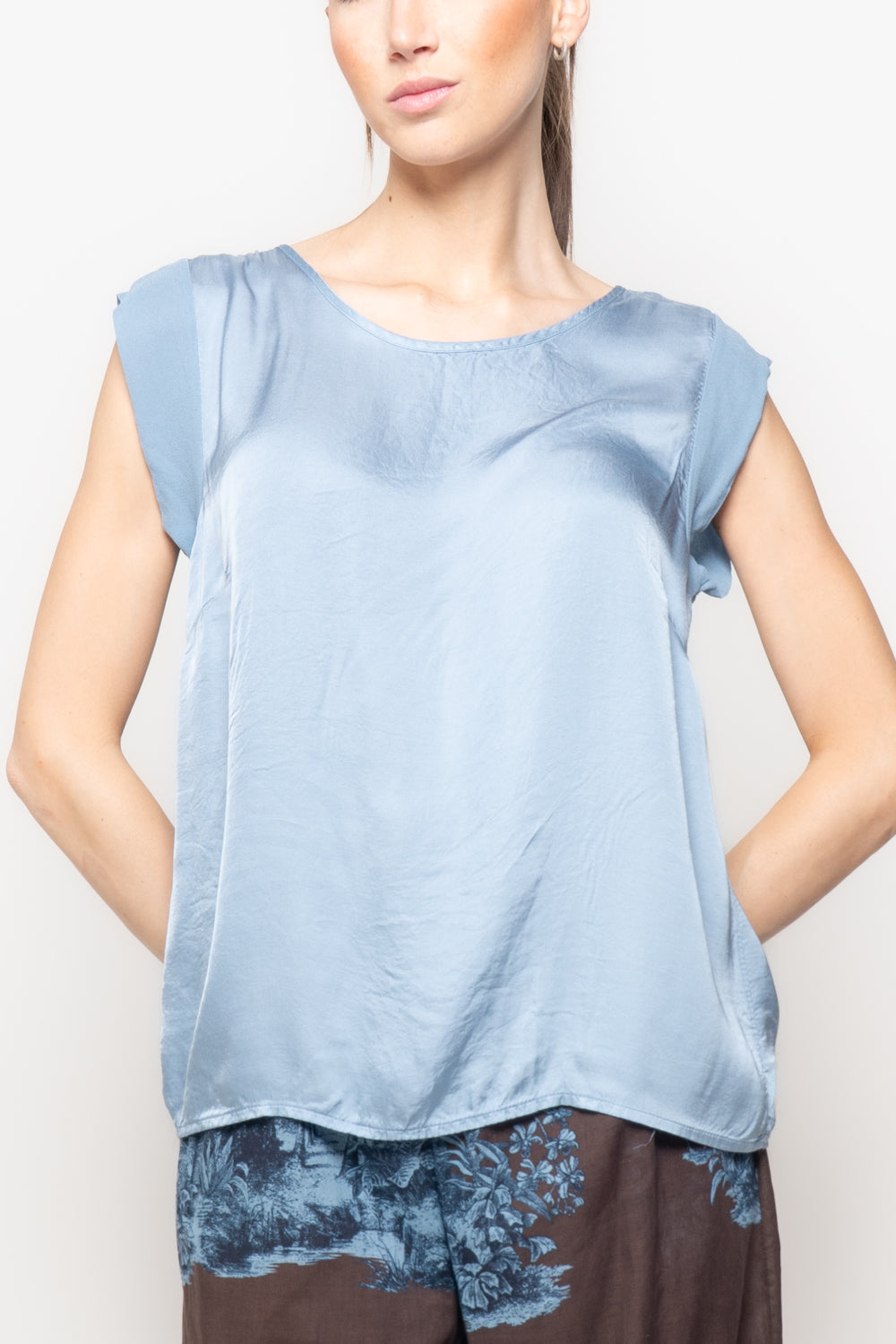 Top in satin paricollo