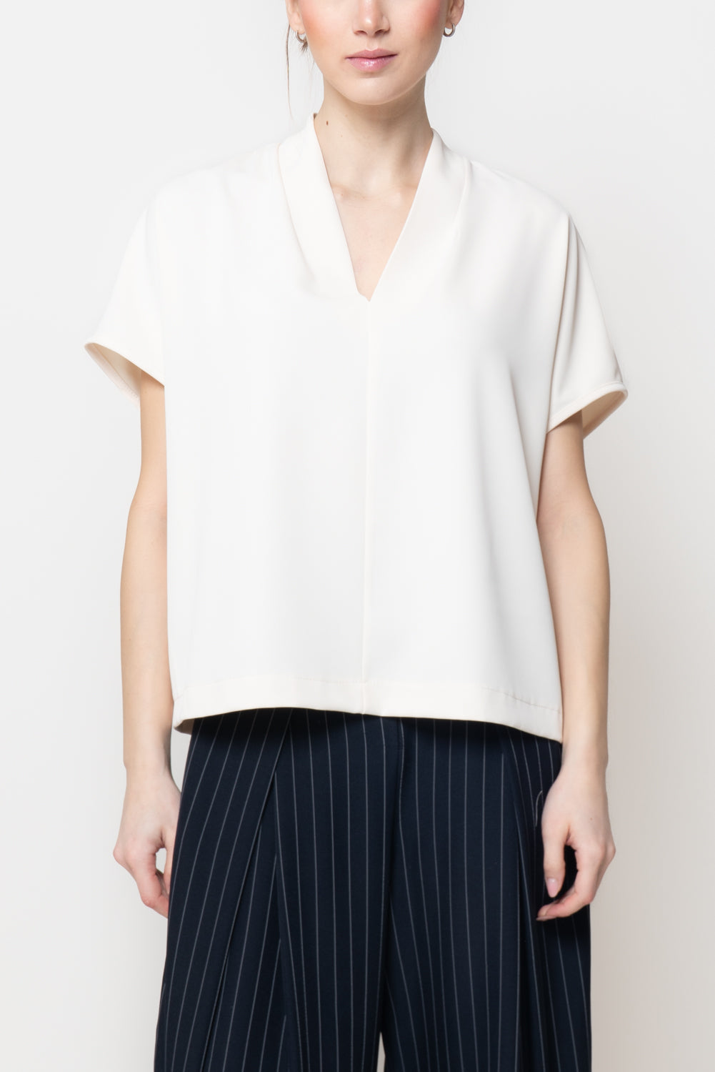 Top Minimal con Scollo a V