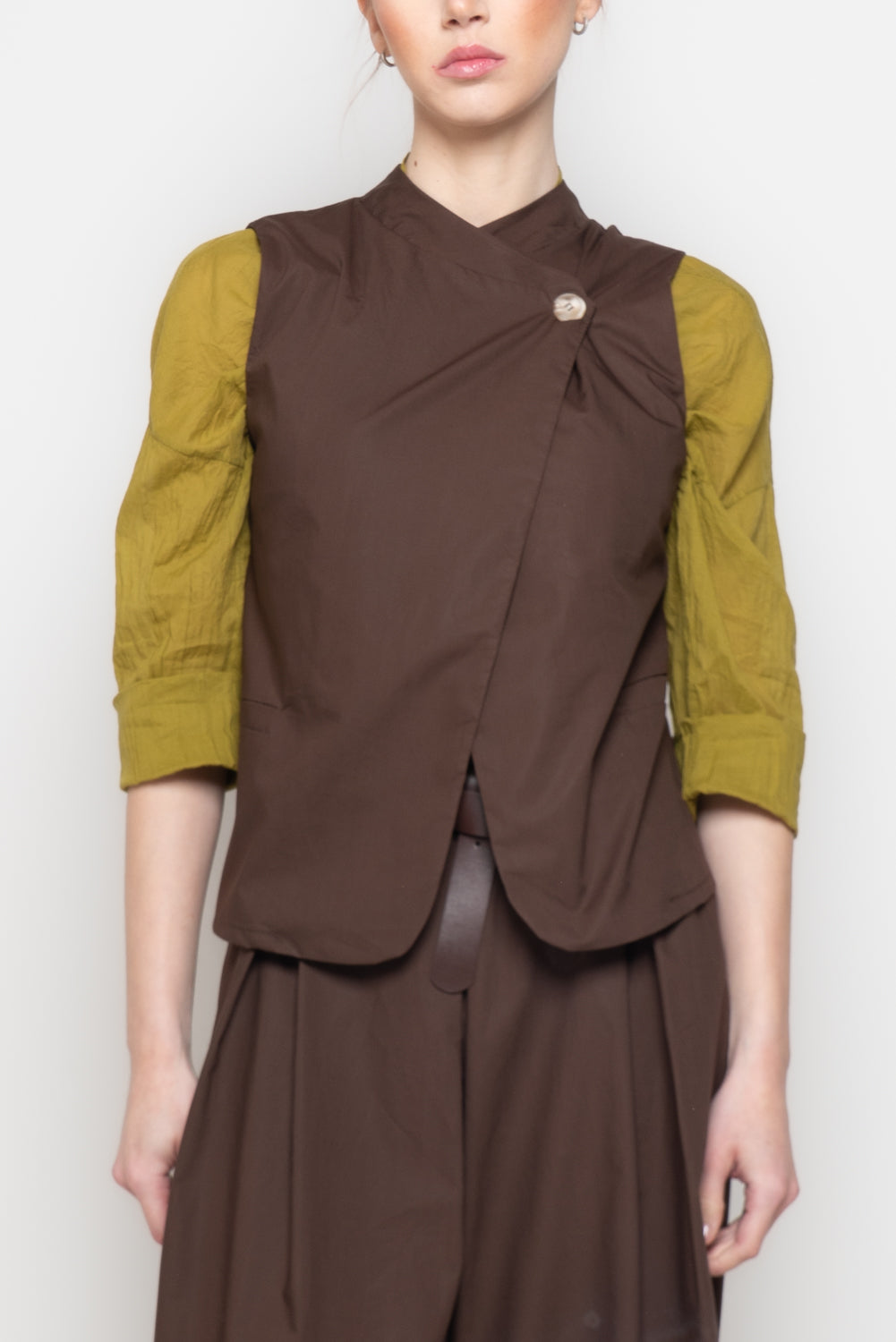 Gilet Strutturato con Chiusura Asimmetrica