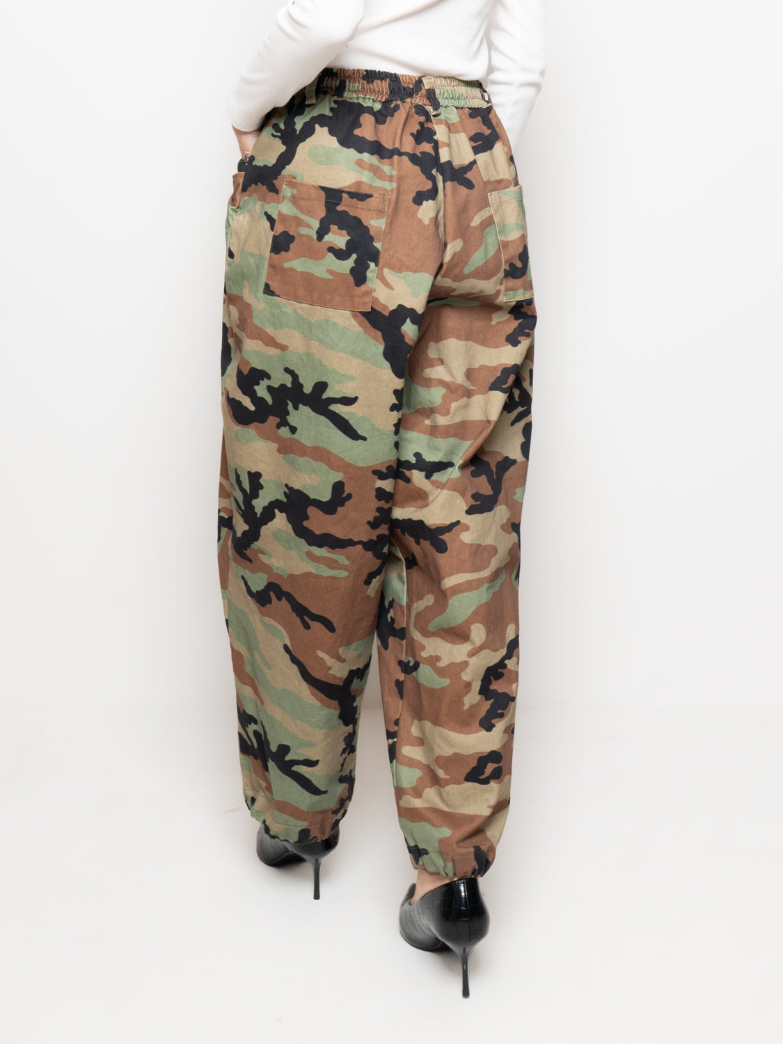Pantalone cargo in fantasia camouflage