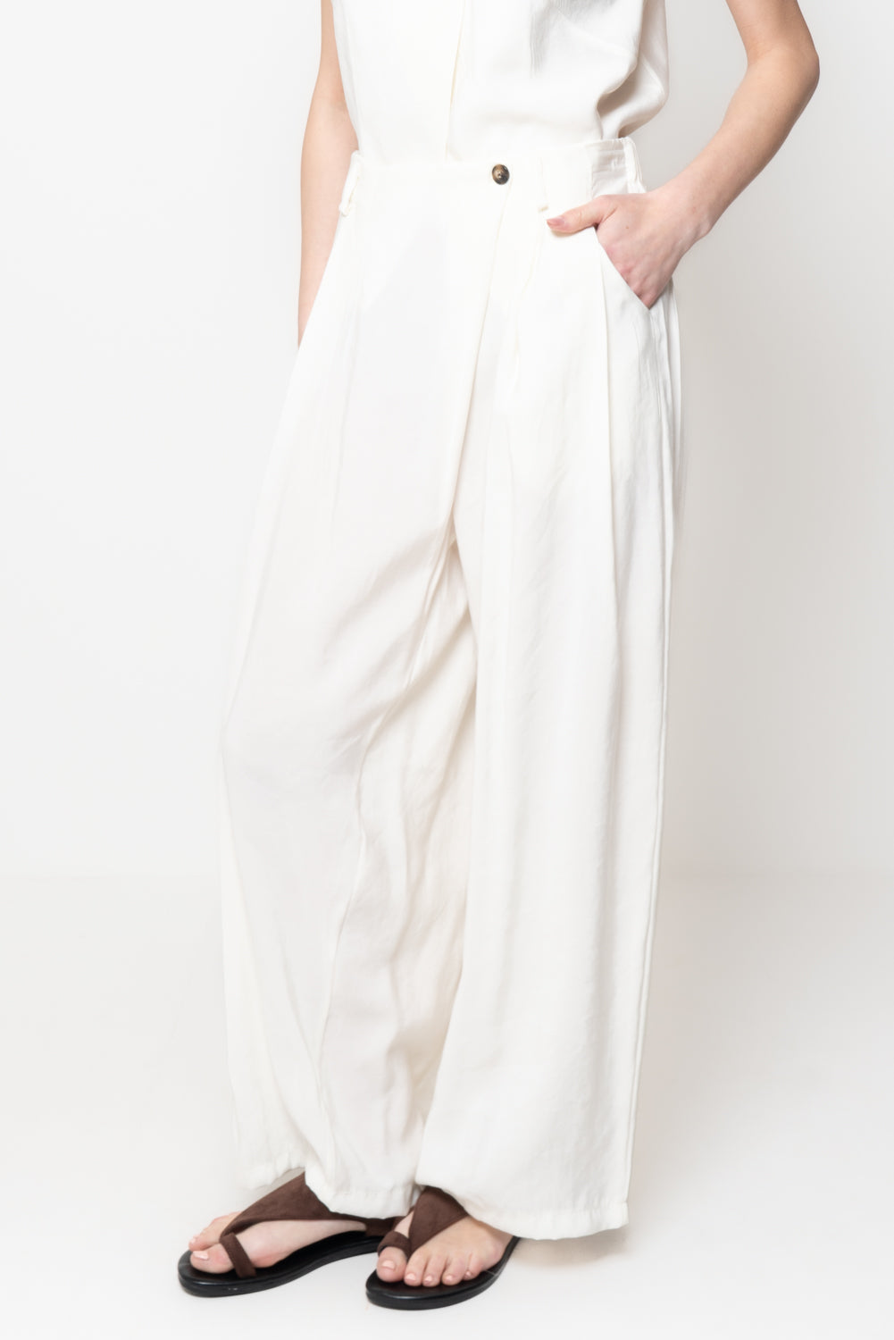 Pantaloni chiusura incrociata